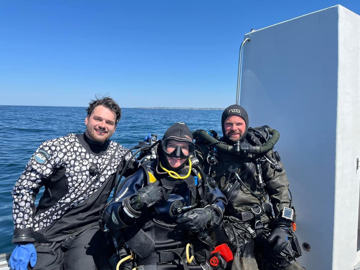 Pulling Up a Boat From the Ocean Floor! - Boston Sea Rovers